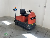 LINDE P60 electric tractor