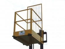 Mounting platform MPB 30 for stackers and reach trucks